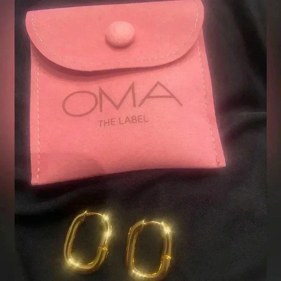 The tonia hoop is geometric hoop and nice variations from the classic styles. - Picture 3 of 4